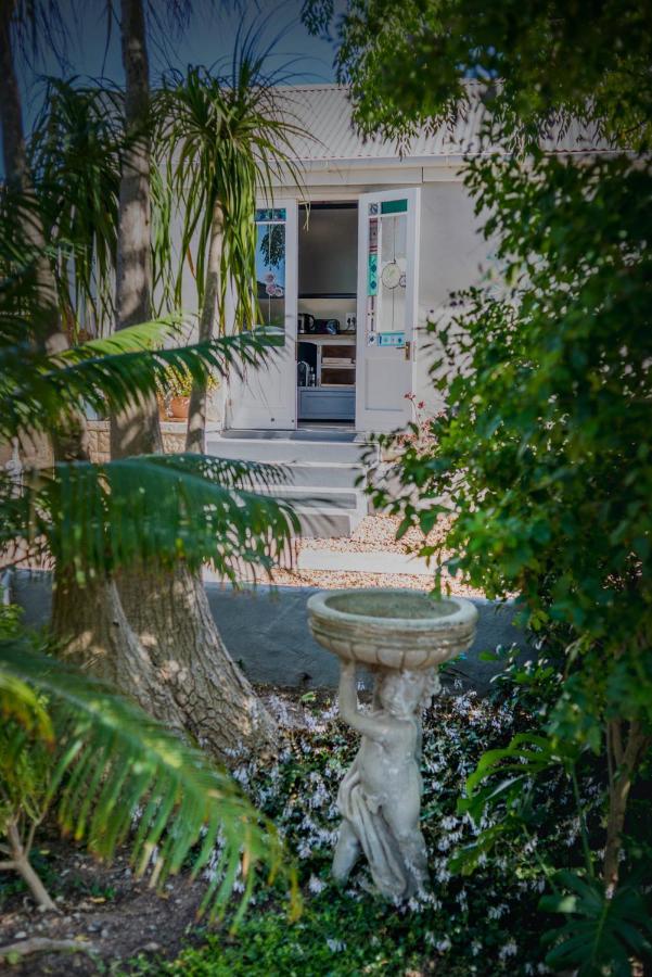 1 Queen Vic Hotel Darling Exterior photo